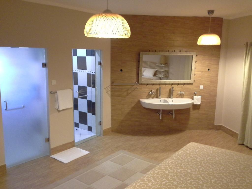 Tropical Enclave Hotel Acra Quarto foto