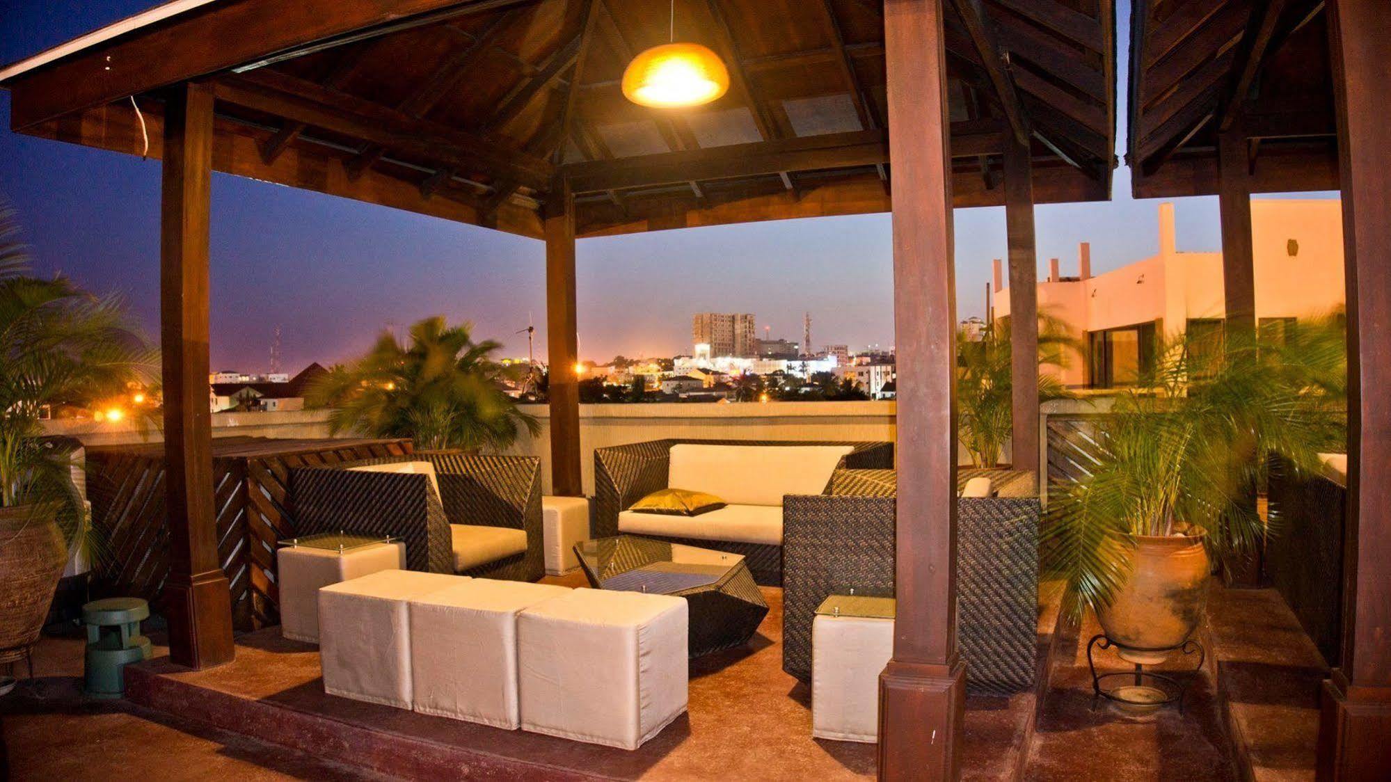 Tropical Enclave Hotel Acra Exterior foto