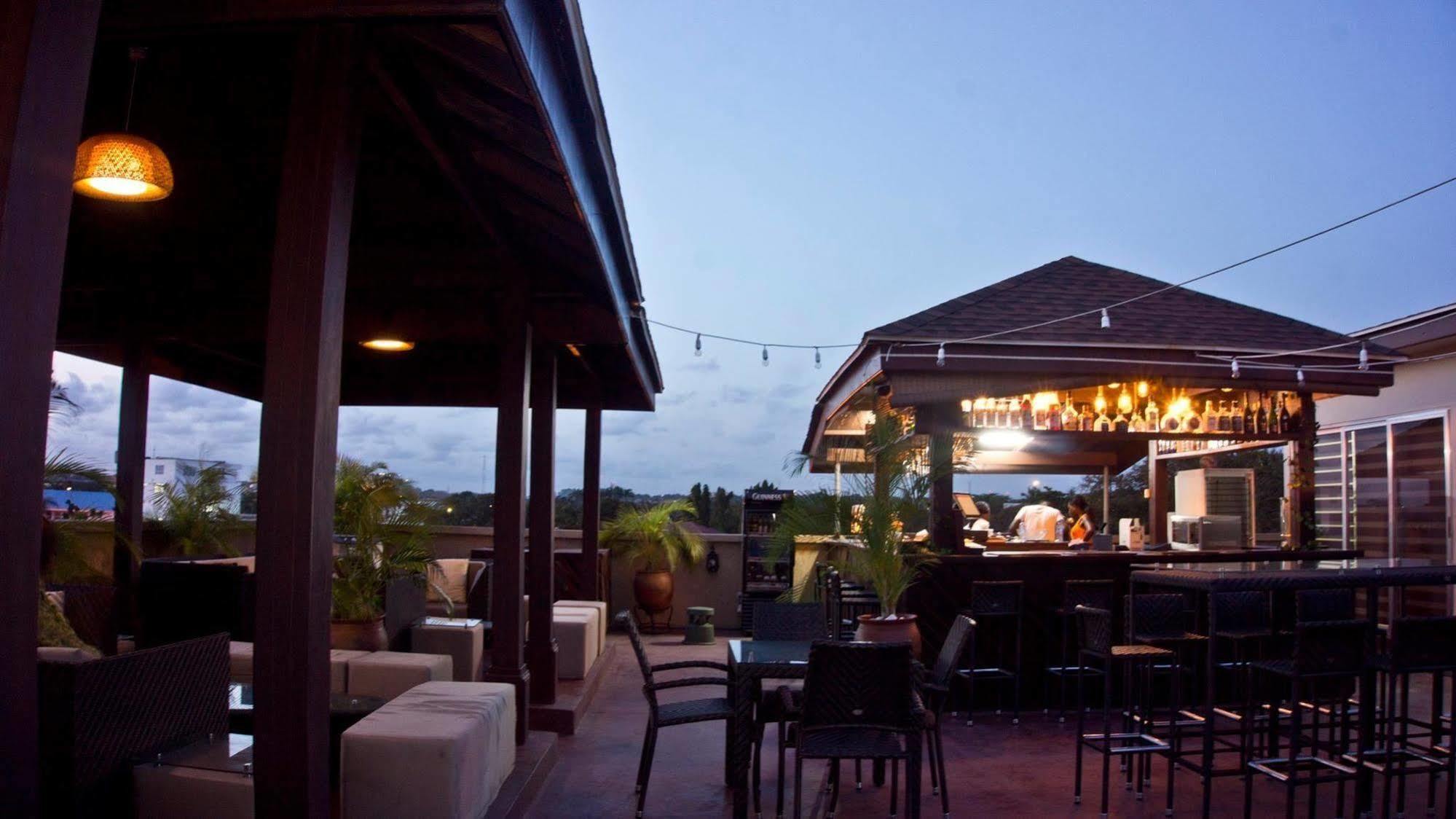 Tropical Enclave Hotel Acra Exterior foto