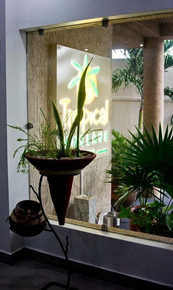 Tropical Enclave Hotel Acra Exterior foto